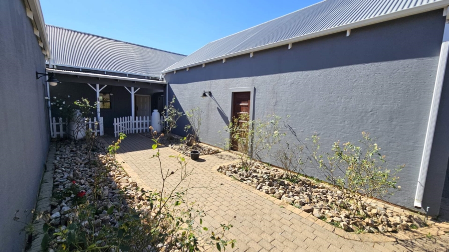 5 Bedroom Property for Sale in The Coves North West
